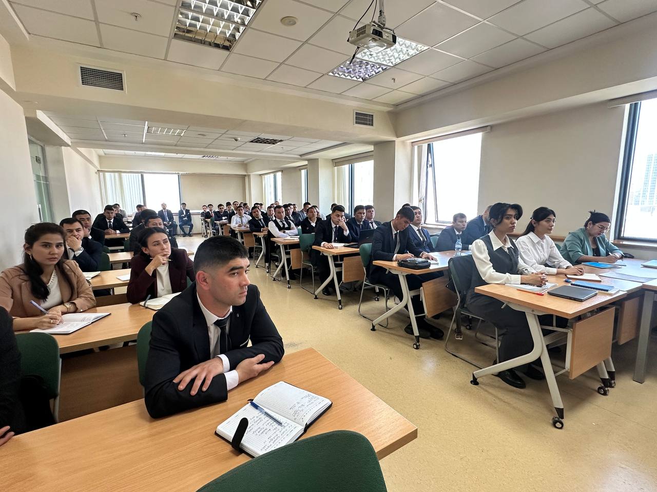 2 апреля текущего года сотрудники Департамента Центрального Банка посетили Институт изучения проблем молодежи и подготовки перспективных кадров.